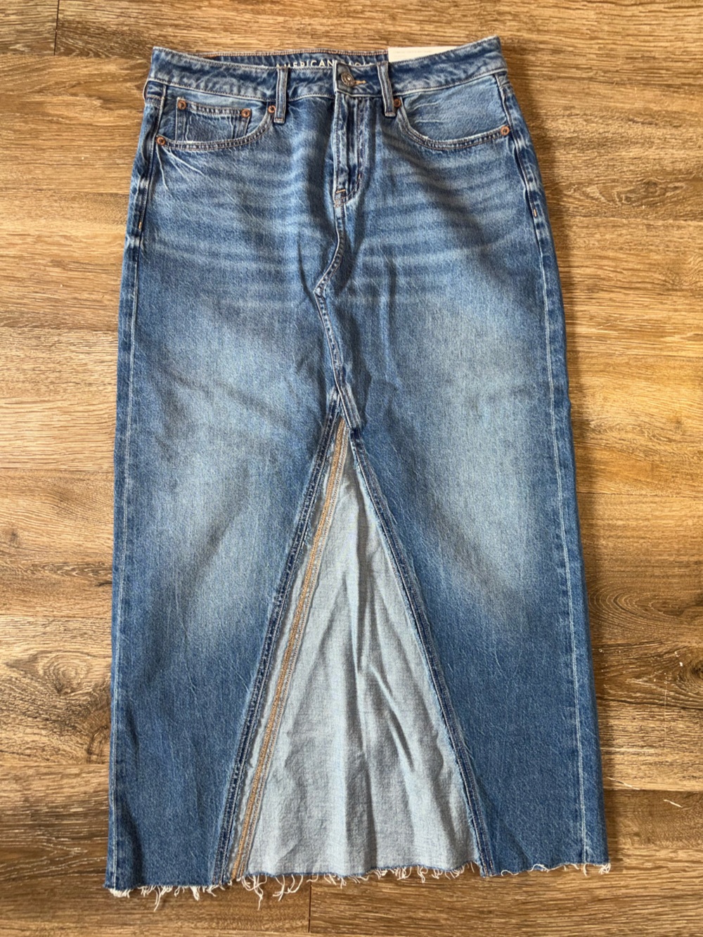 NWT American Eagle Low Rise Maxi in Dark Blue Wash Raw Hem Size 4